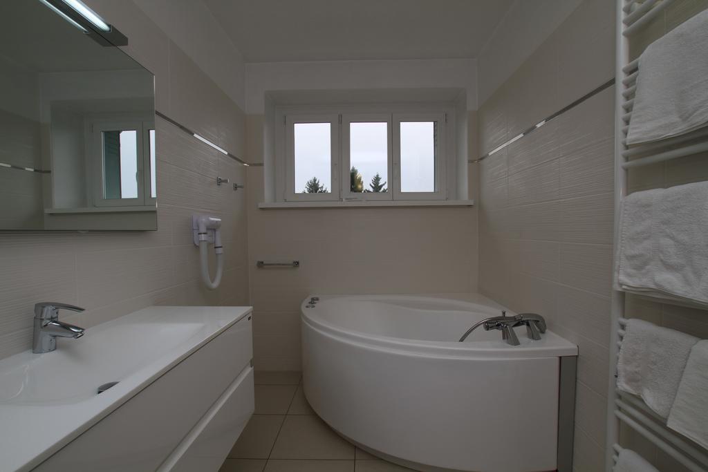 Logis Hotel Restaurant Spa Beau Site Luxeuil-les-Bains Eksteriør bilde