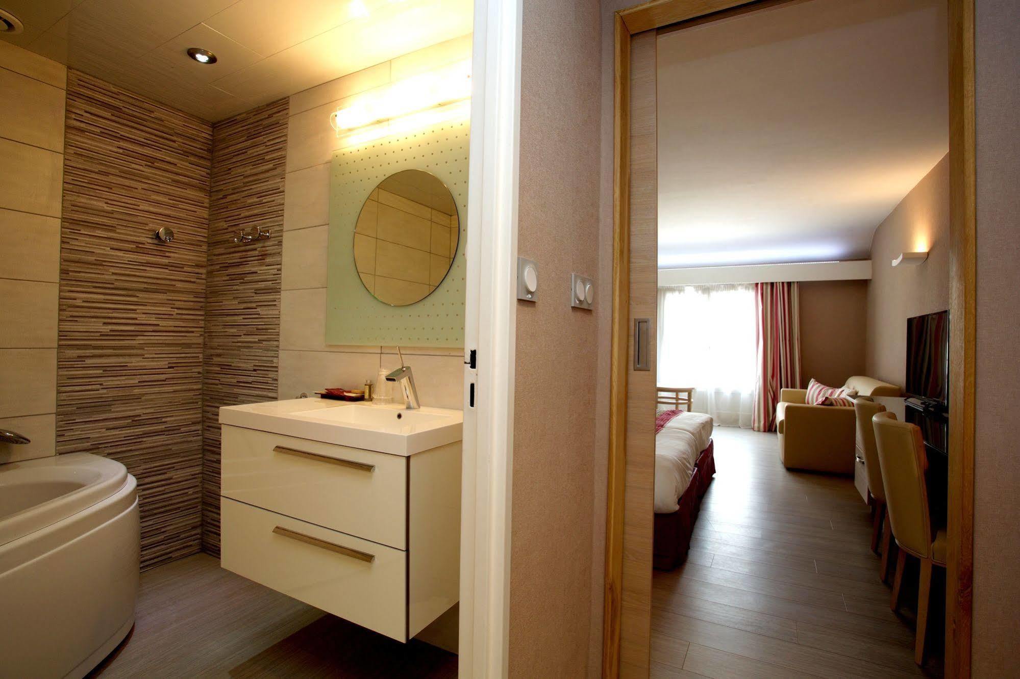 Logis Hotel Restaurant Spa Beau Site Luxeuil-les-Bains Eksteriør bilde